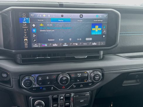 Used 2024 Jeep Wrangler Unlimited Rubicon 4xe image 10