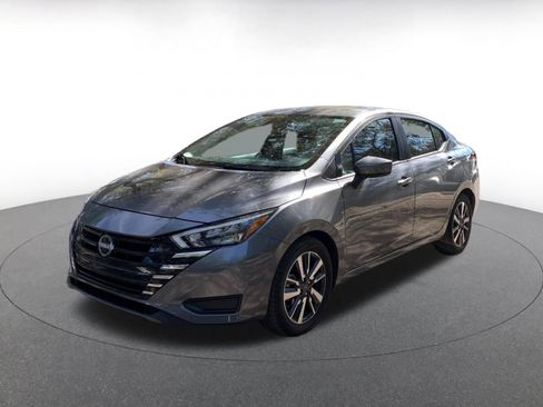 Used 2025 Nissan Versa SV image 3