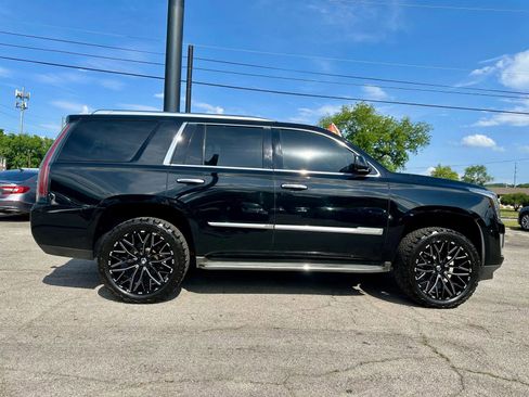 Used 2015 Cadillac Escalade Luxury AWD/4WD image 2