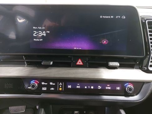 Used 2025 Kia Sportage X-Line w/ Premium Package image 44