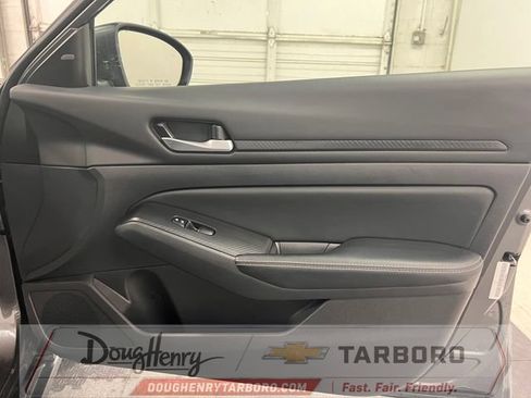 Used 2025 Nissan Altima 2.5 SV FWD image 39