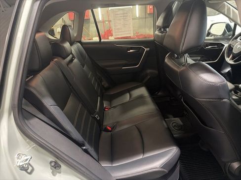 Used 2021 Toyota RAV4 XLE Premium image 12