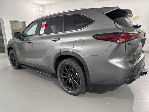 New 2026 Toyota Highlander XLE image 6