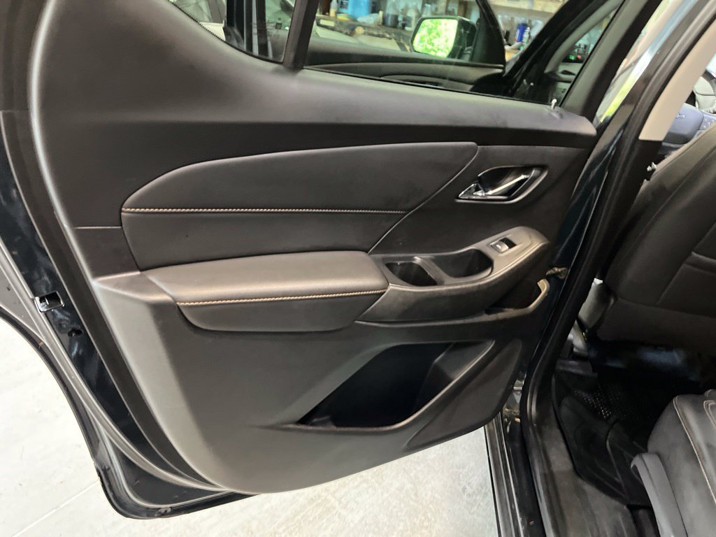 Used 2021 Chevrolet Traverse RS FWD image 23