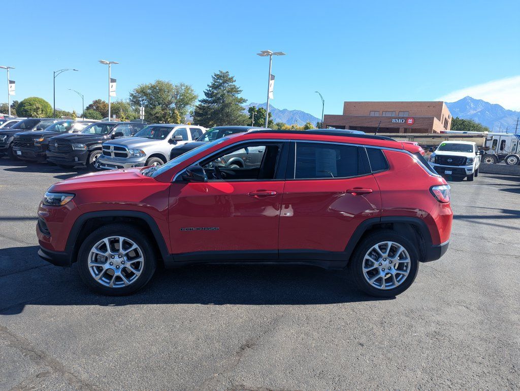 Used 2023 Jeep Compass Latitude AWD/4WD image 8