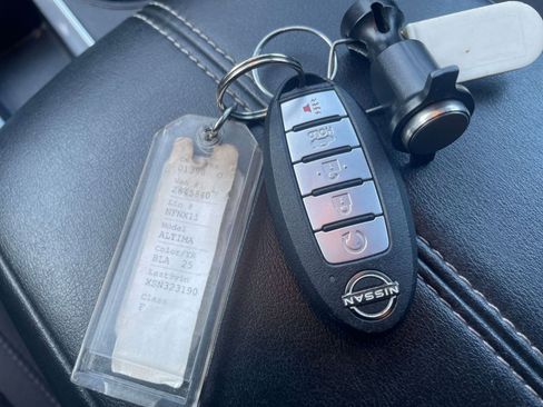 Used 2025 Nissan Altima 2.5 SV image 22