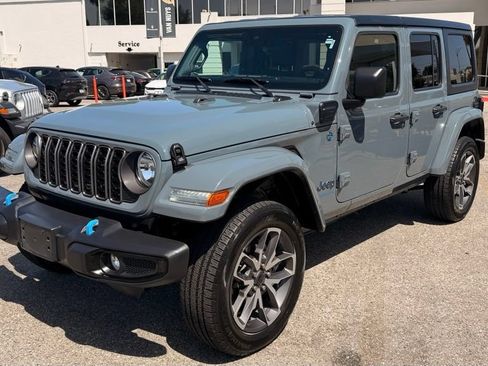 Used 2024 Jeep Wrangler Unlimited w/ Convenience Group AWD/4WD image 2