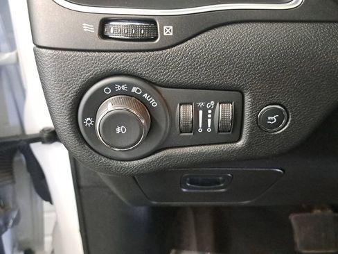 Certified 2022 Jeep Cherokee Trailhawk w/ Comfort/Convenience Group AWD/4WD image 28