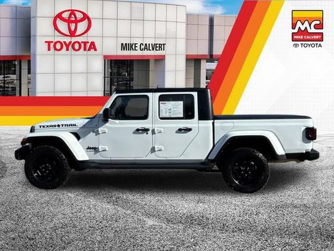 Used 2022 Jeep Gladiator Sport AWD/4WD image 2
