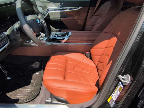 Used 2026 BMW i7 xDrive60 RWD image 17