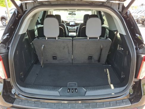 Used 2022 Ford Explorer XLT w/ Equipment Group 202A AWD/4WD image 32