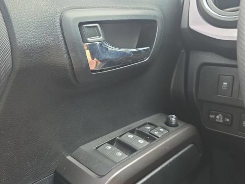 Used 2021 Toyota Tacoma TRD Off-Road AWD/4WD image 10
