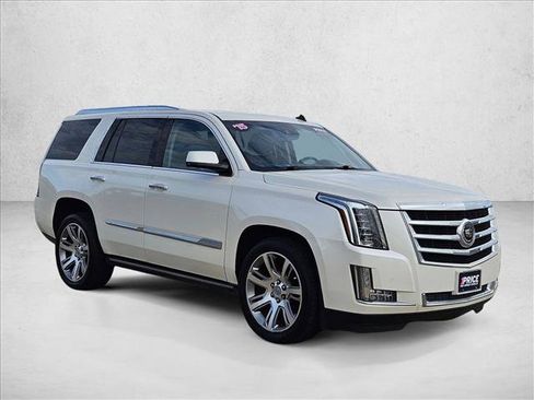 Used 2015 Cadillac Escalade Premium image 3