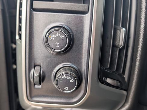 Used 2018 Chevrolet Silverado 1500 LT image 17