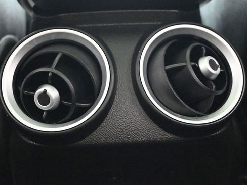 Used 2021 Alfa Romeo Giulia Ti w/ Nero Edizione image 11