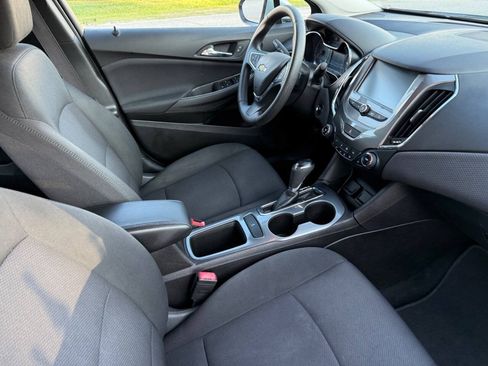 Used 2017 Chevrolet Cruze LT w/ Convenience Package FWD image 17