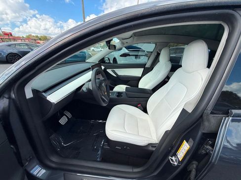 Used 2022 Tesla Model Y Performance image 9