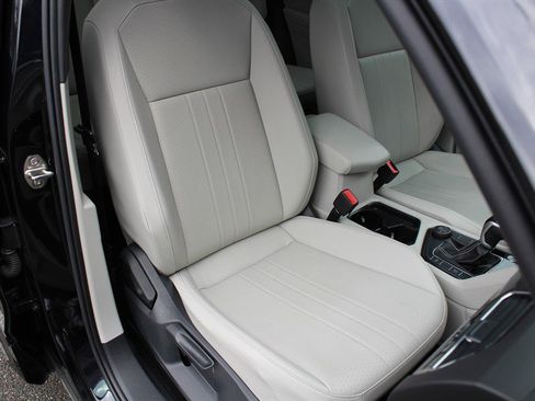 Used 2022 Volkswagen Tiguan SE R-Line image 28