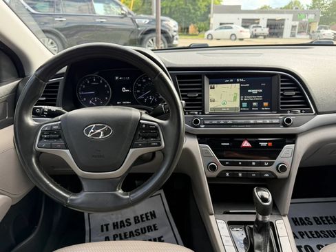 Used 2017 Hyundai Elantra Limited w/ Limited Tech Package 04 FWD image 24