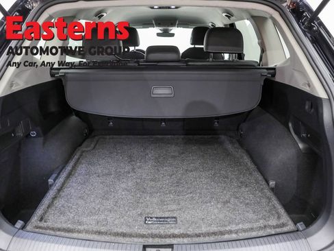 Used 2023 Volkswagen Tiguan SE image 9