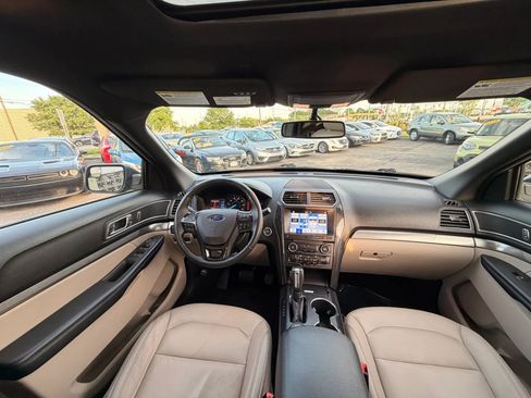 Used 2018 Ford Explorer XLT w/ Equipment Group 202A AWD/4WD image 27