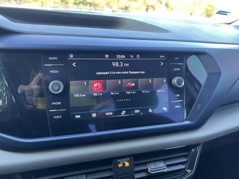 Certified 2022 Volkswagen Taos SE w/ Panoramic Sunroof Package image 22