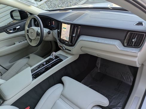 Used 2025 Volvo XC60 B5 Ultra w/ Protection Package Premier image 34