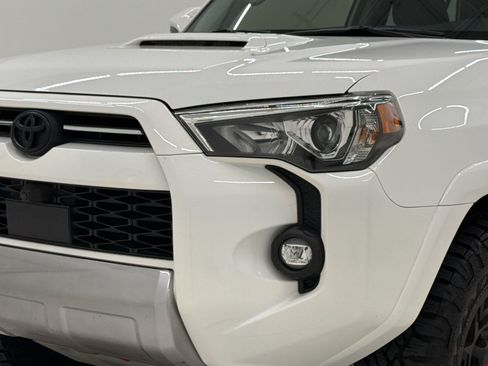 Used 2022 Toyota 4Runner TRD Off-Road Premium AWD/4WD image 12
