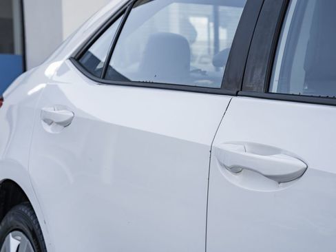 Used 2015 Toyota Corolla LE image 12