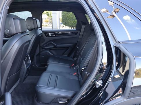 Used 2021 Porsche Cayenne image 43