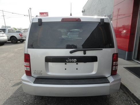 Used 2012 Jeep Liberty Sport AWD/4WD image 4