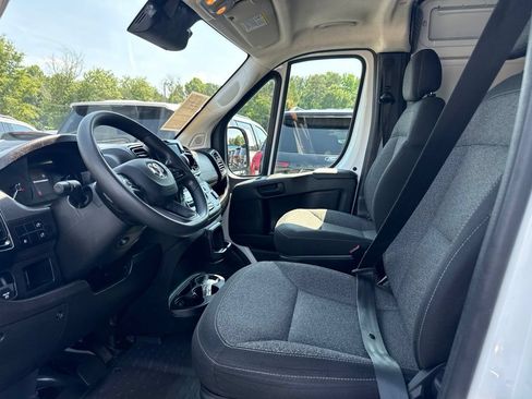 Used 2025 RAM ProMaster 2500 w/ Convenience Group FWD image 3