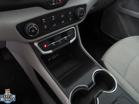 Used 2024 GMC Terrain SLE AWD/4WD image 17