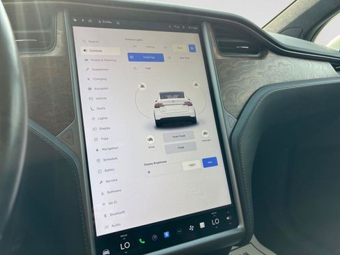 Used 2018 Tesla Model X 75D AWD/4WD image 25
