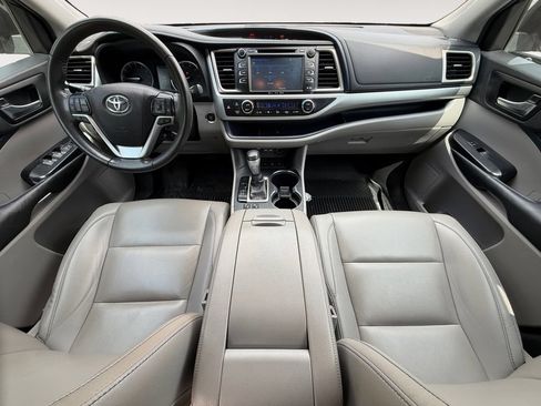 Used 2019 Toyota Highlander XLE AWD/4WD image 11