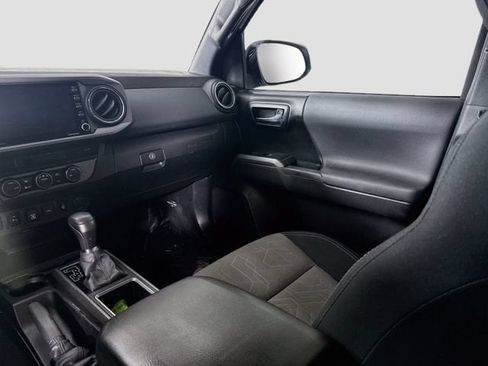 Certified 2022 Toyota Tacoma TRD Off-Road w/ Technology Package RWD image 23