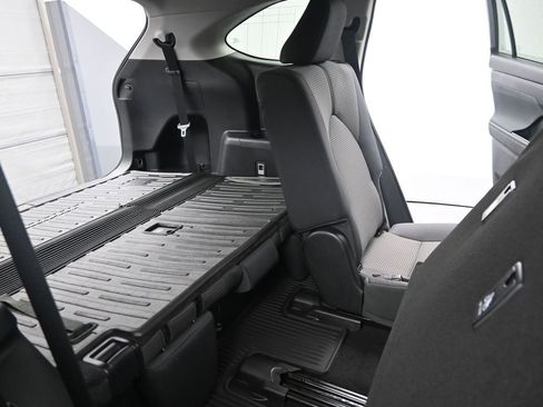 Certified 2023 Toyota Highlander LE image 14