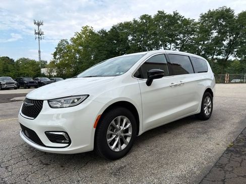 Used 2026 Chrysler Pacifica Select AWD/4WD image 6