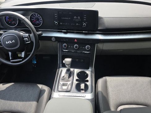 Used 2024 Kia Carnival LX FWD image 6