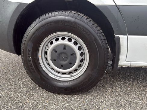 Used 2022 Mercedes-Benz Sprinter 2500 image 18