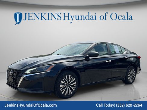 Used 2025 Nissan Altima 2.5 SV AWD/4WD image 7