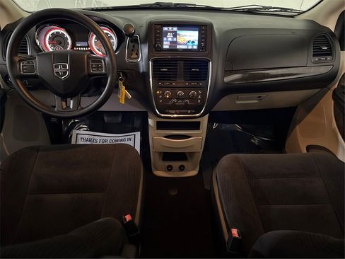 Used 2019 Dodge Grand Caravan SE w/ UConnect Hands-Free Group image 33