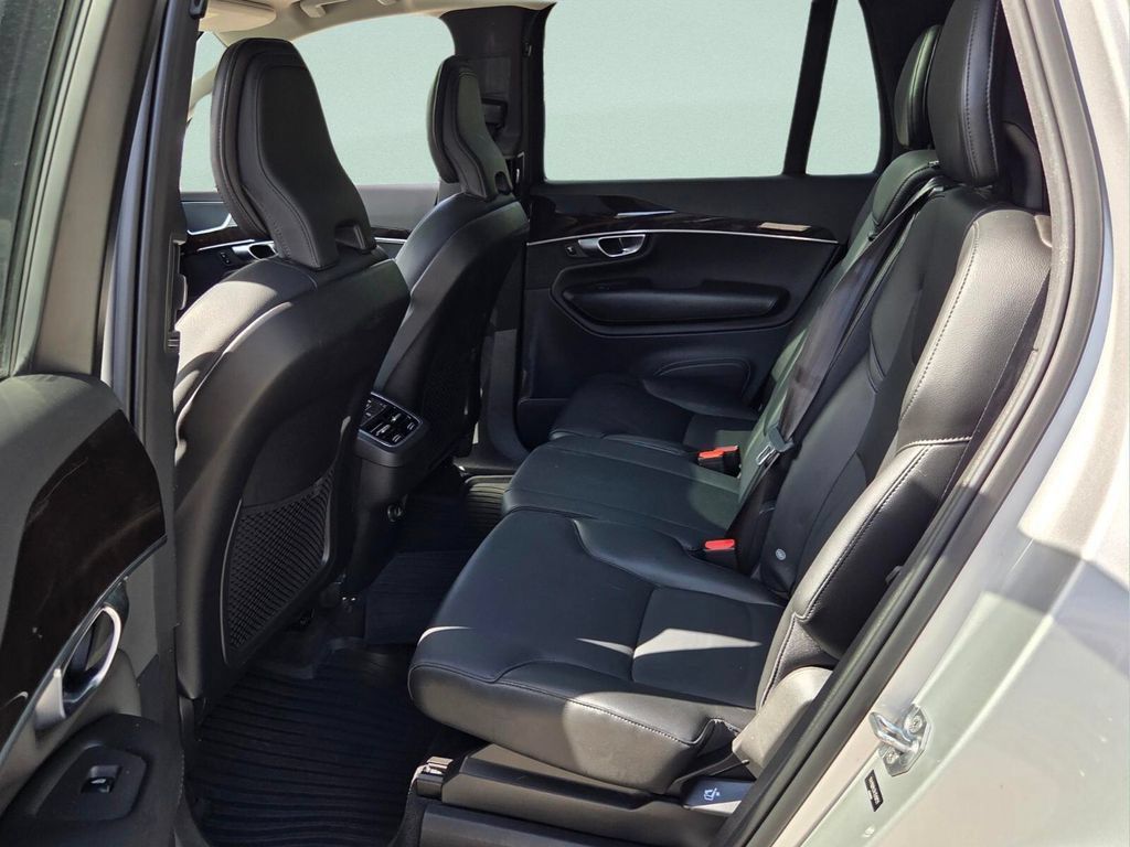 Used 2019 Volvo XC90 T5 Momentum w/ Protection Package Premier AWD/4WD image 11