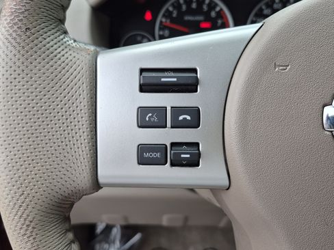 Used 2014 Nissan Frontier SL RWD image 28