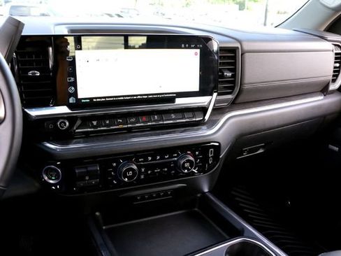 Used 2024 Chevrolet Silverado 2500 LTZ w/ LTZ Convenience Package AWD/4WD image 16