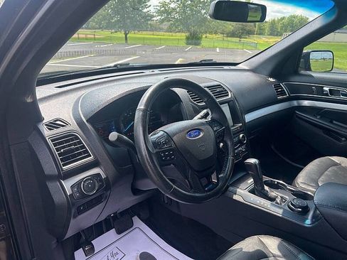 Used 2017 Ford Explorer XLT w/ Equipment Group 202A image 7