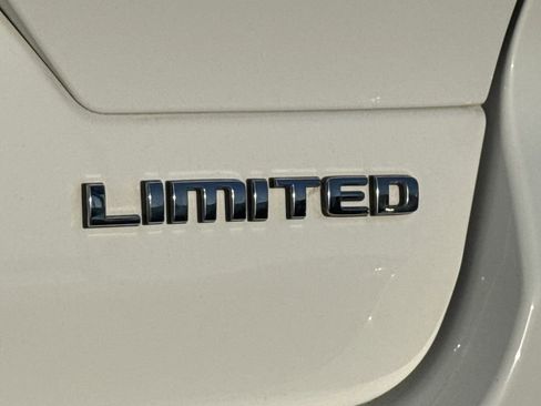 Certified 2023 Jeep Grand Cherokee Limited w/ Luxury Tech Group II AWD/4WD image 11