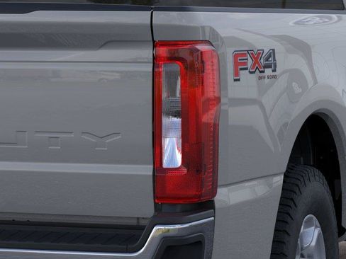 New 2026 Ford F250 XLT w/ FX4 Off-Road Package AWD/4WD image 21