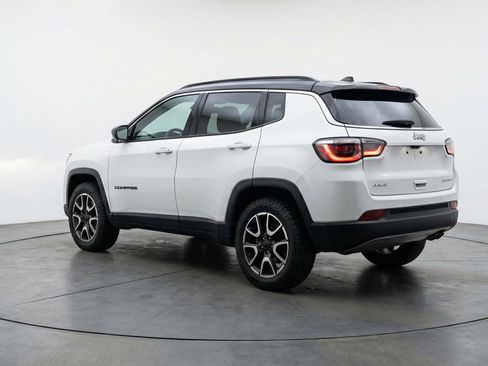 Used 2025 Jeep Compass Trailhawk AWD/4WD image 6
