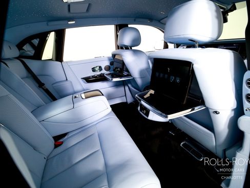 New 2027 Rolls-Royce Phantom Sedan RWD image 30